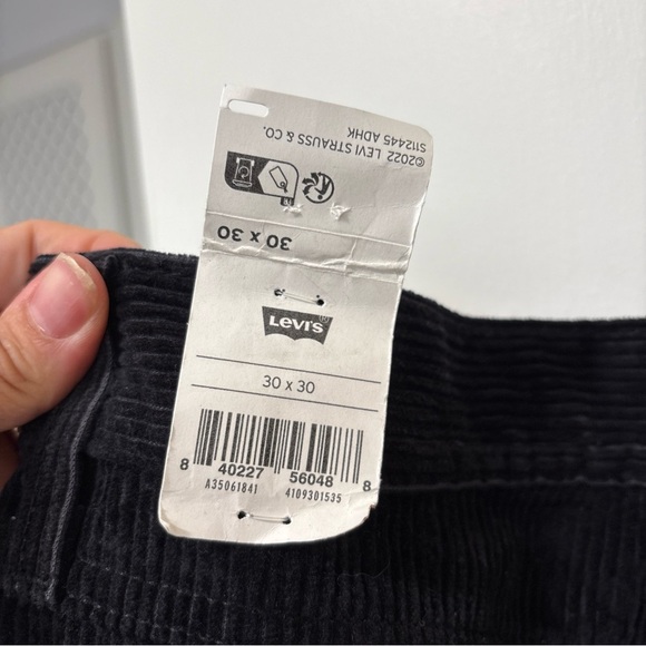 NWT Levi's High Waisted Black Tapered Corduroy Mom Jeans Pants Size 30 X 30 - Picture 6 of 13